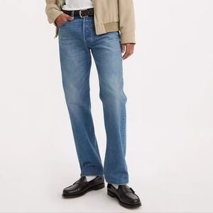 Levi 501 Original 29 x 32 BNWT, medium wash no stretch